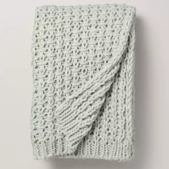 Hearth & Hand with Magnolia Chunky Knit Light Green Throw Blanket NEW WITH TAG - Picture 2 of 3